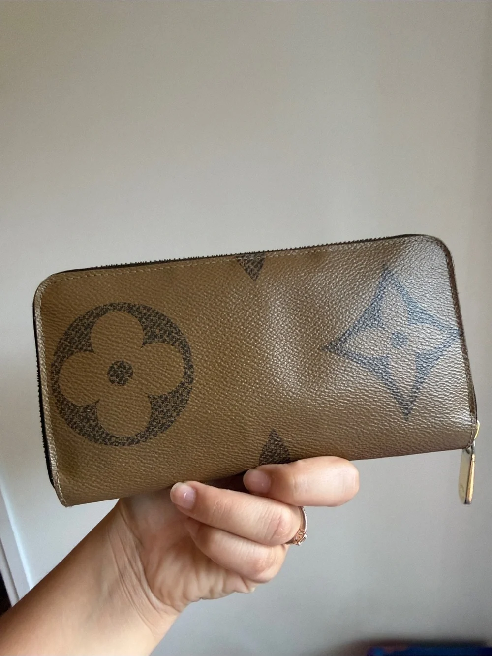 LOUIS VUITTON Giant Monogram Reverse Zippy Wallet